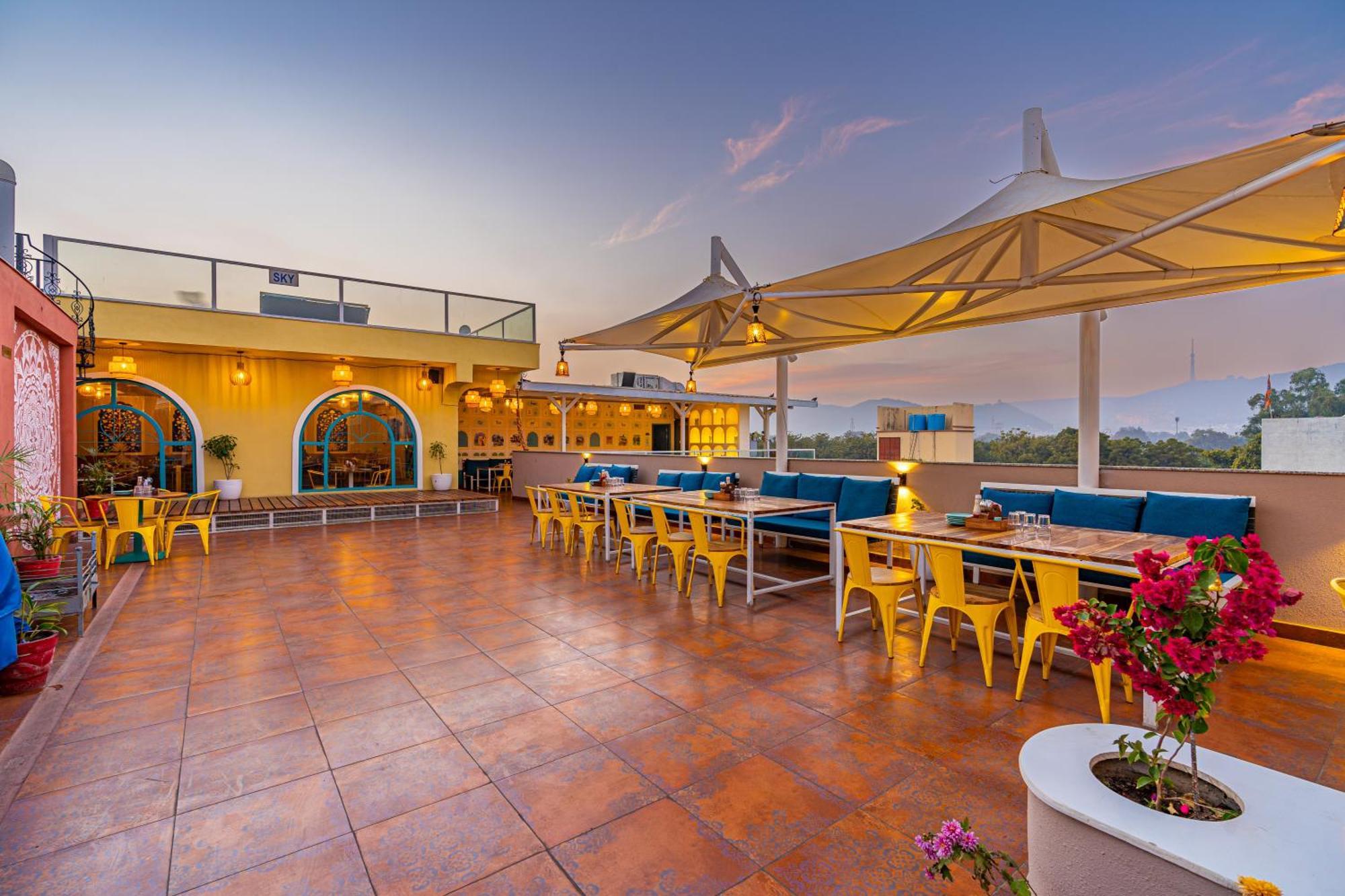Blue Door Hotel Būndi Екстериор снимка