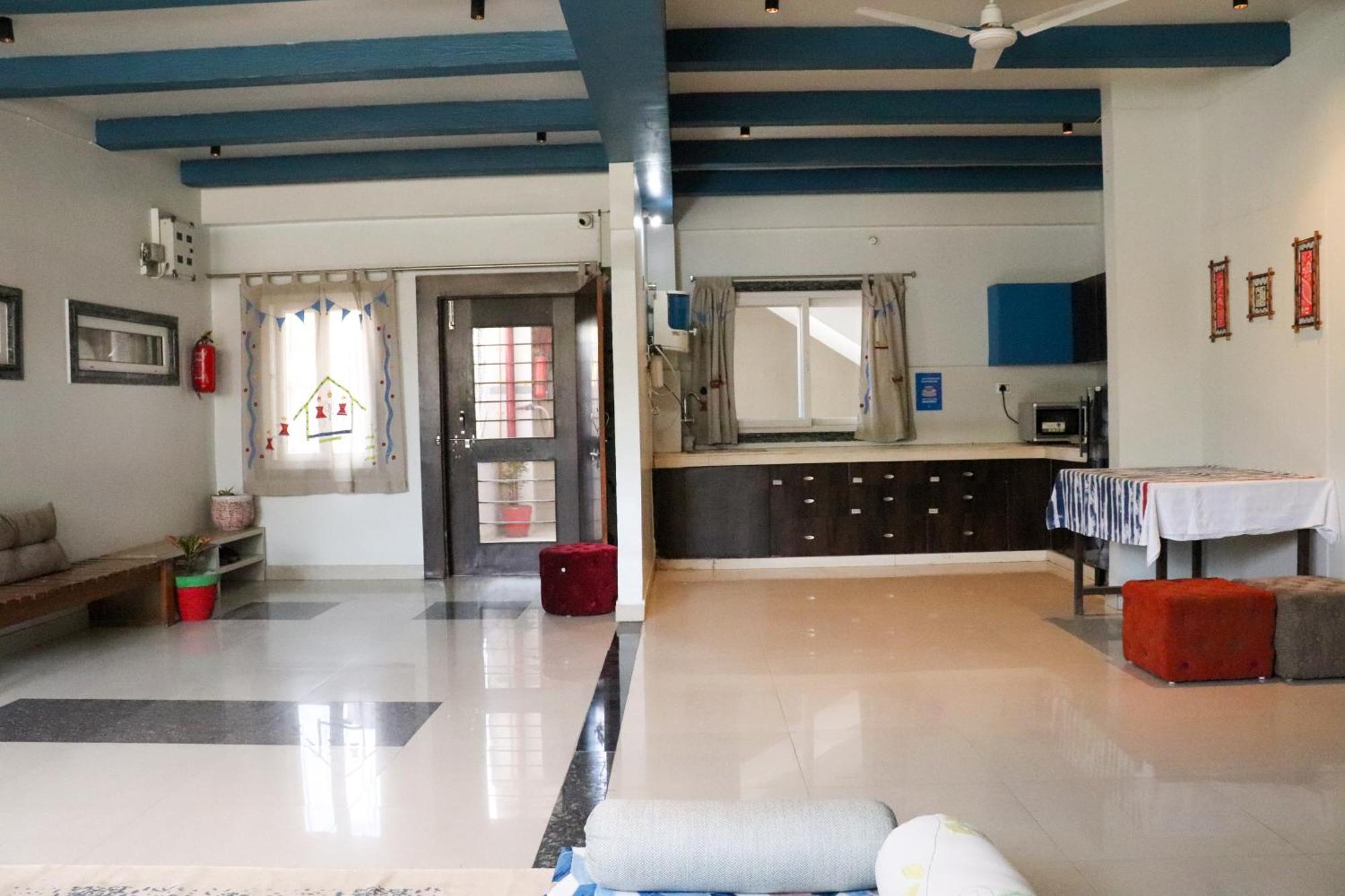 Blue Door Hotel Būndi Екстериор снимка