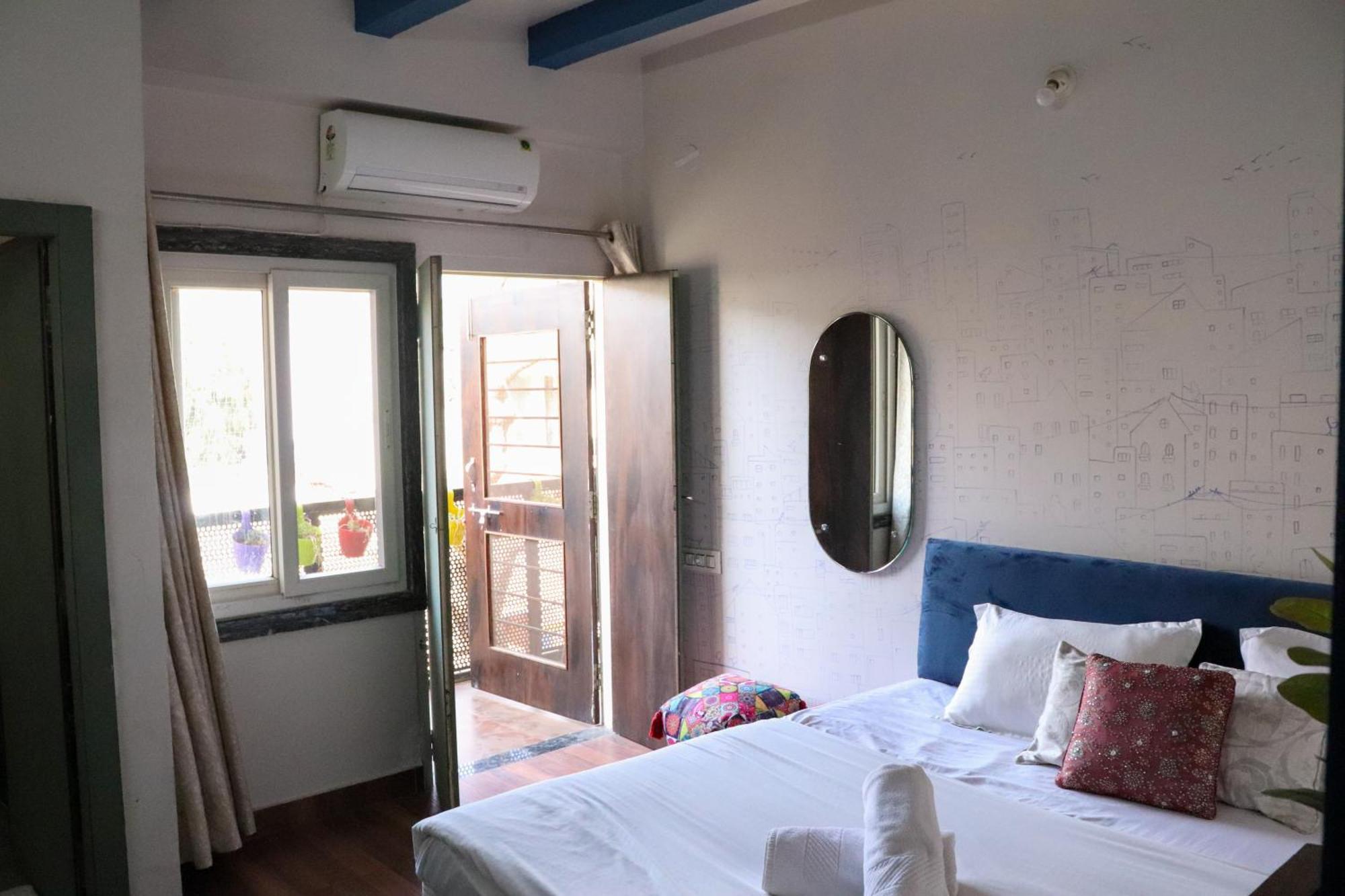 Blue Door Hotel Būndi Екстериор снимка