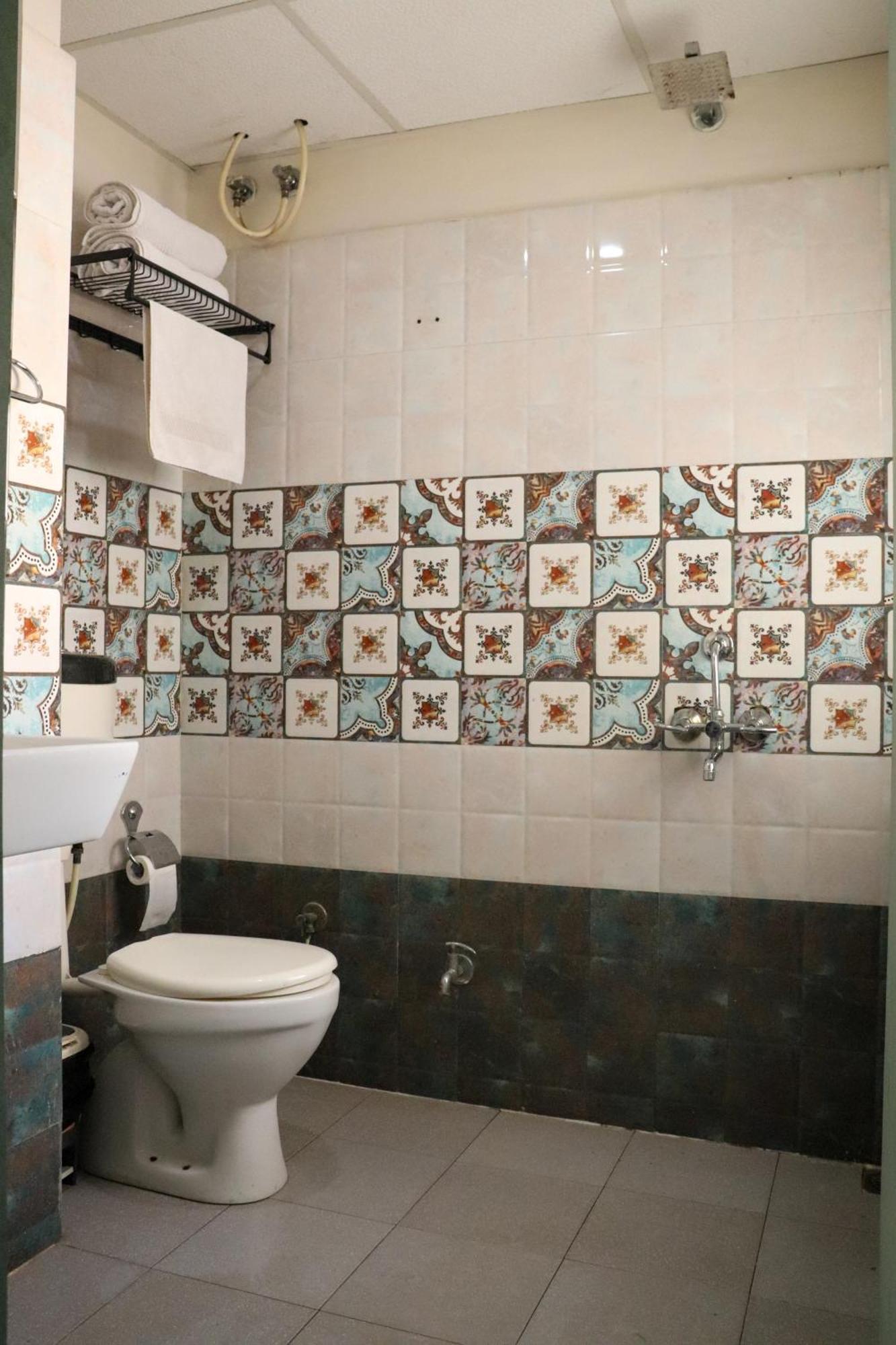 Blue Door Hotel Būndi Екстериор снимка