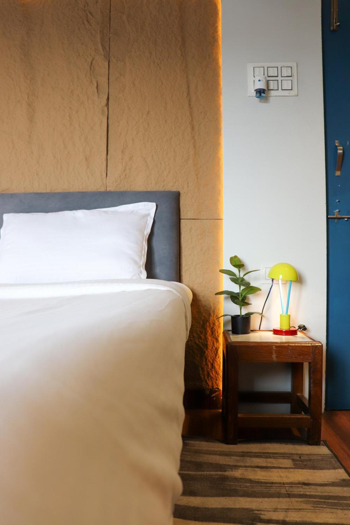 Blue Door Hotel Būndi Екстериор снимка