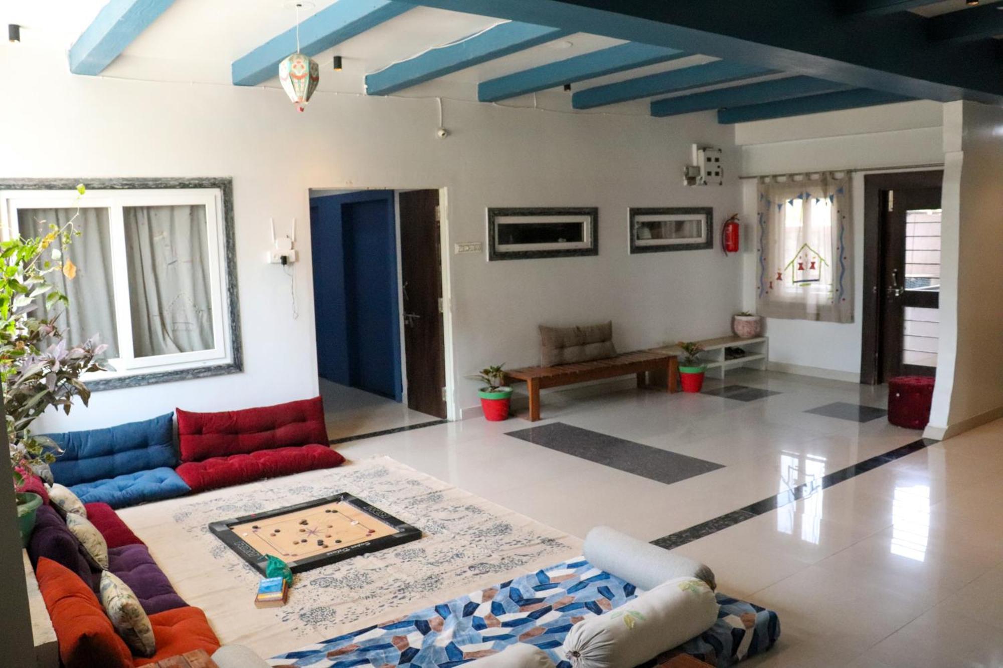 Blue Door Hotel Būndi Екстериор снимка