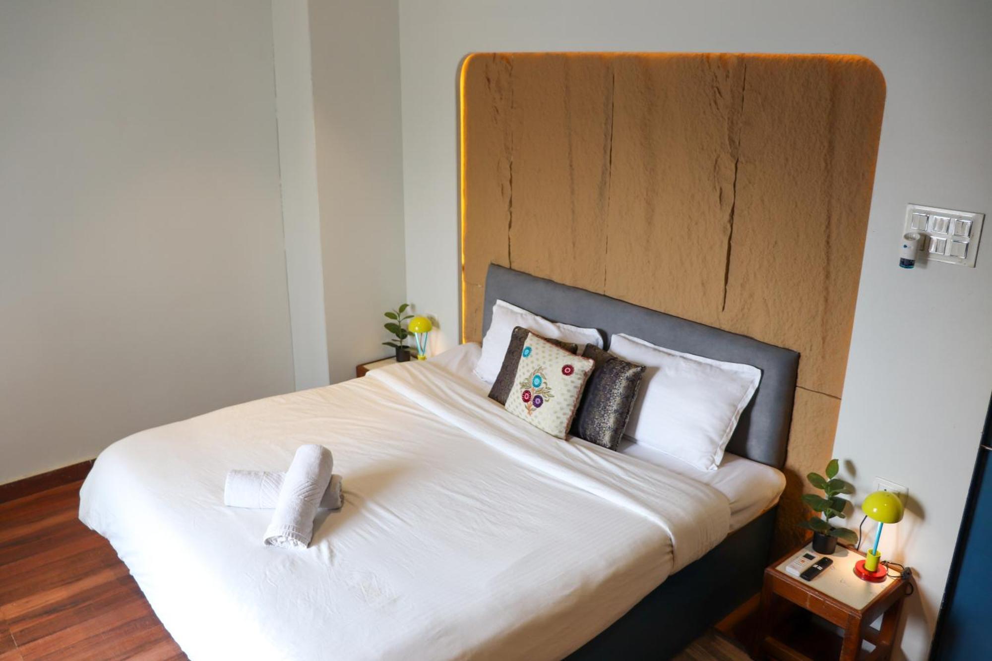 Blue Door Hotel Būndi Екстериор снимка