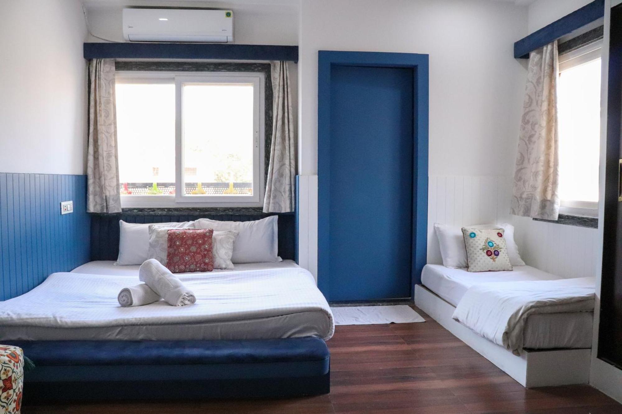 Blue Door Hotel Būndi Екстериор снимка